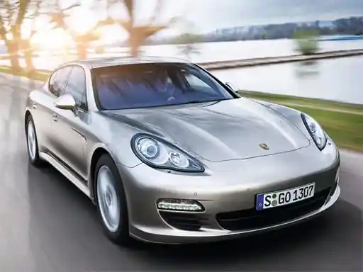 Game: Porsche Panamera Rompecabezas